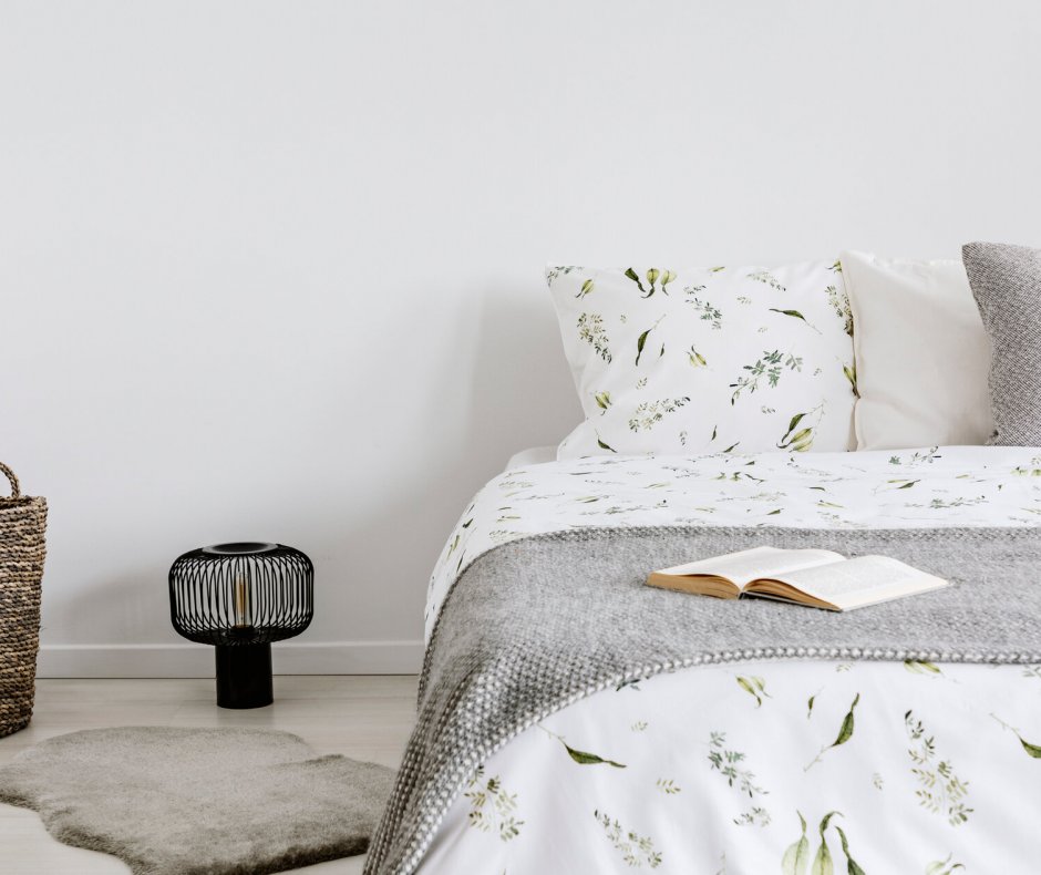 Gemütliches Bett im Schlafzimmer