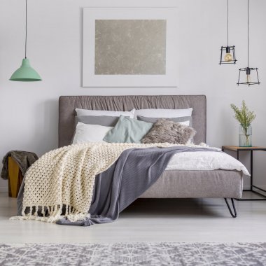 Bett im Schlafzimmer