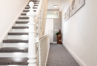 Treppe mit Stufenbeleuchtung