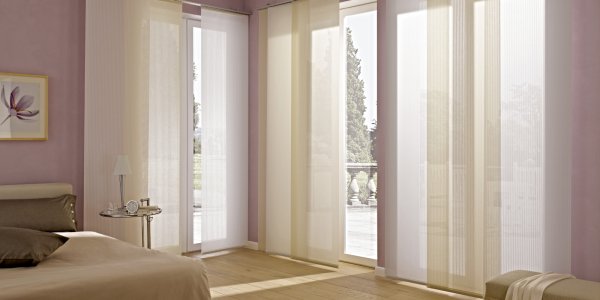 Flächenvorhänge im Schlafzimmer