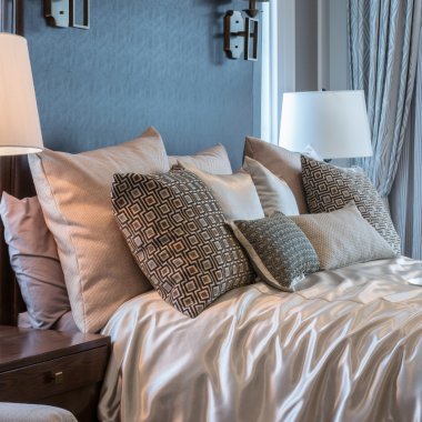 Nachttischlampe im Schlafzimmer