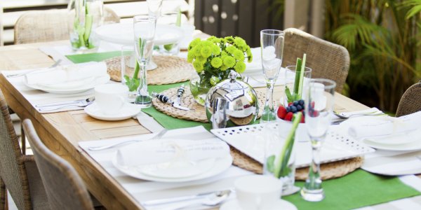 Tischdekoration für Gartentische