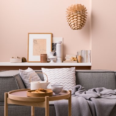 Wandfarbe Quarzrosa im Wohnzimmer