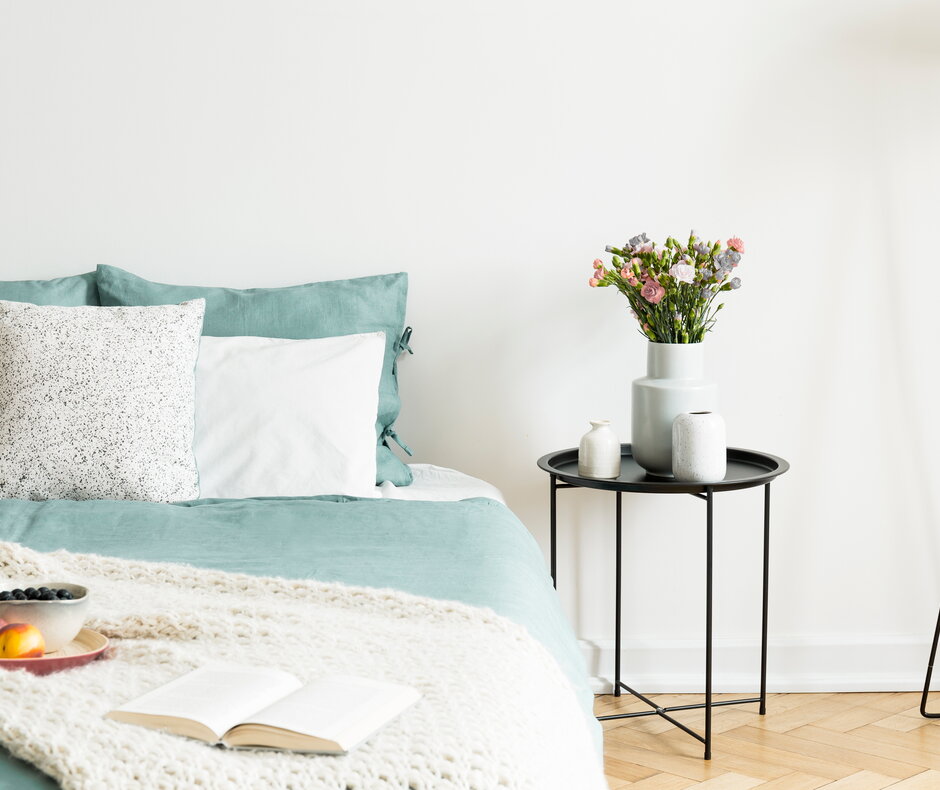 Gemütliches Bett im Schlafzimmer