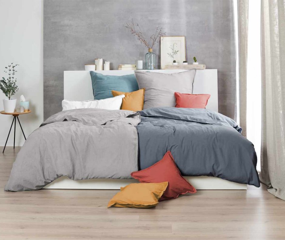 Schlafzimmer mit moderner Bettwäsche