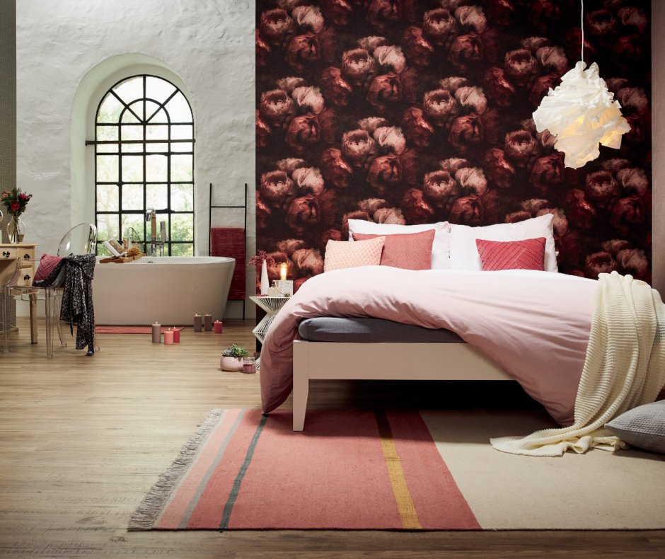 Mustertapete mit Blumenmotiven